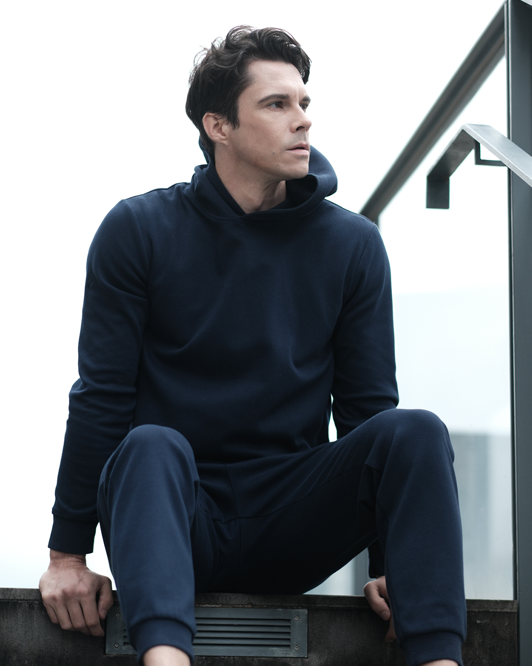 SWEATSHIRTS & LAYERS